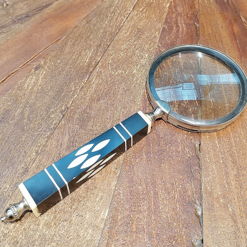 Meryl Magnifying Glass
