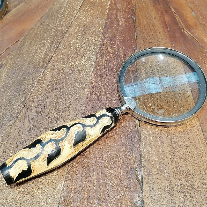 Meryl Magnifying Glass