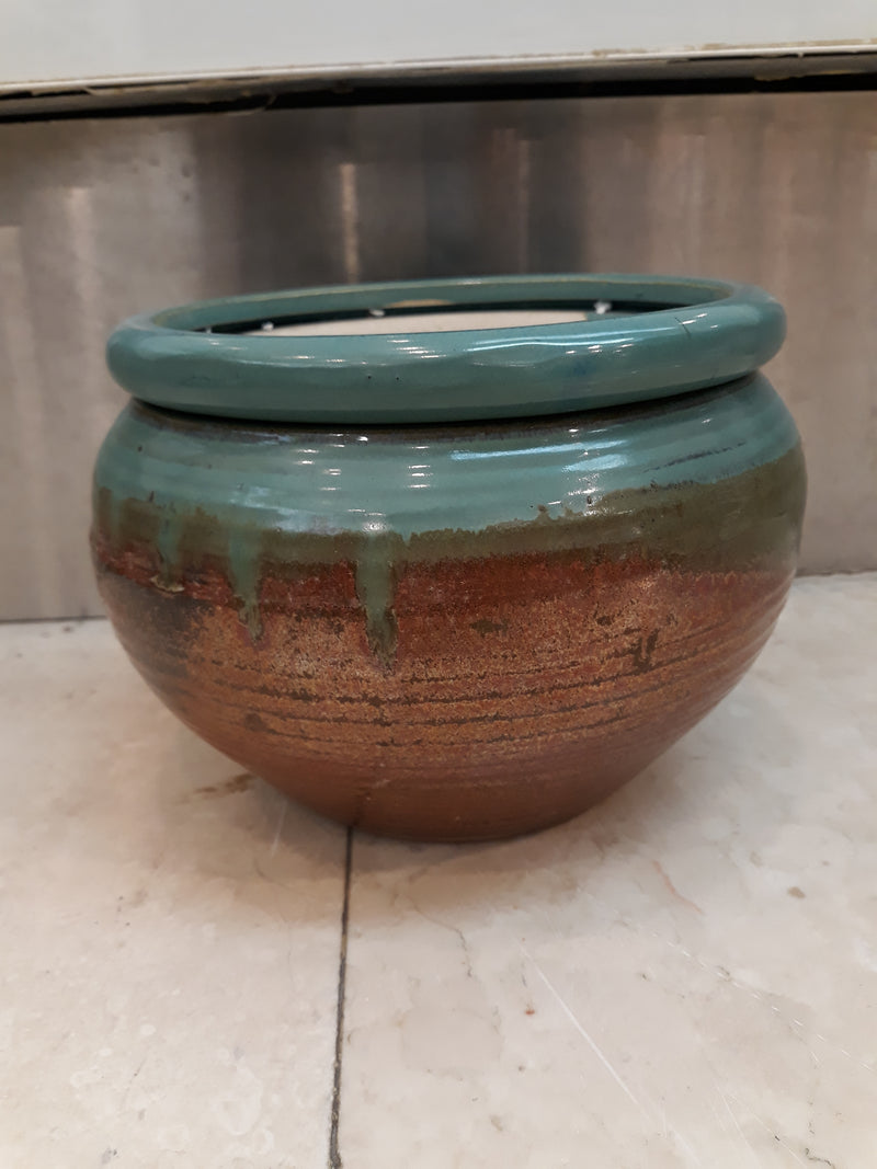Round self watering pots